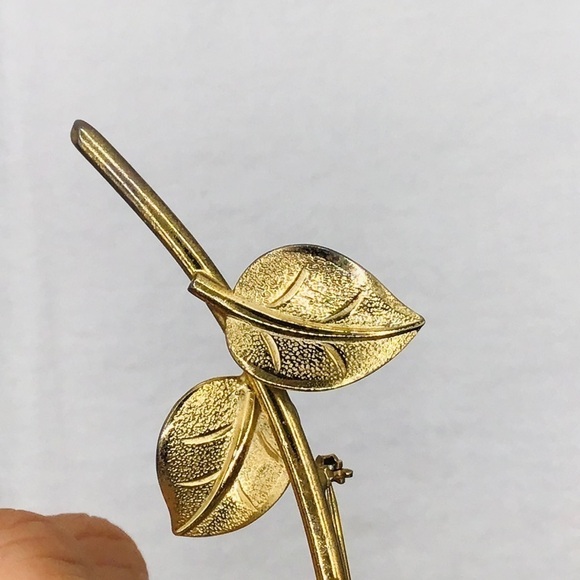 VINTAGE Brooch Floral Long Stem Flower Pearl Gold Tone Pin Retro 3D Art Textured - Picture 3 of 6